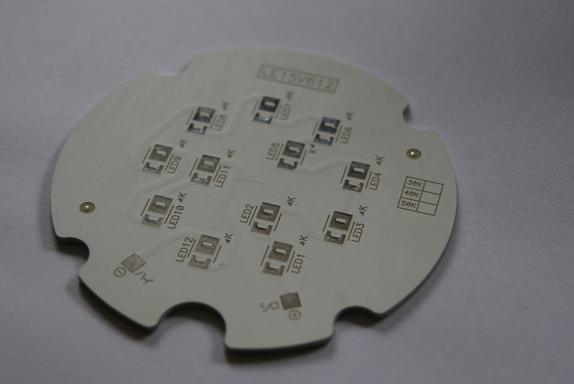 Wysokiej jakości płytka PCB IMS z wykończeniem powierzchni OSP, o doskonałej wytrzymałości na rozciąganie i grubości PCB 0,6-6,0 mm