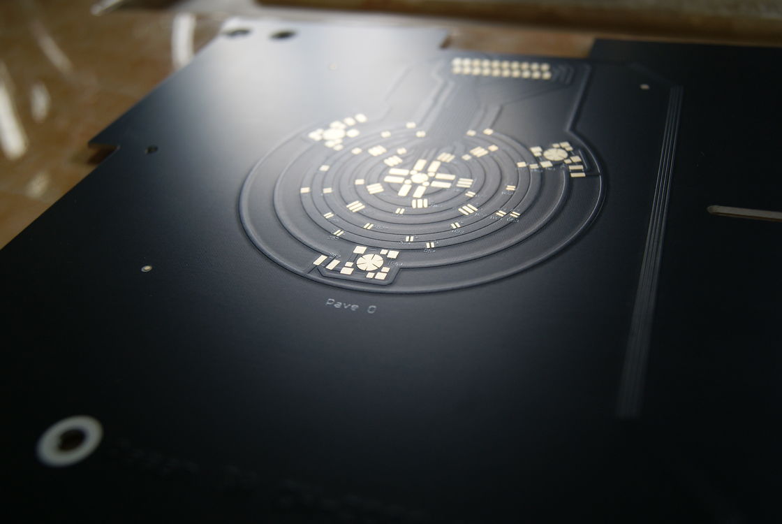 Czarny sitodruk PTTC metalowa płytka PCB z 2-16 warstwami dla optymalnej funkcjonalności i trwałości